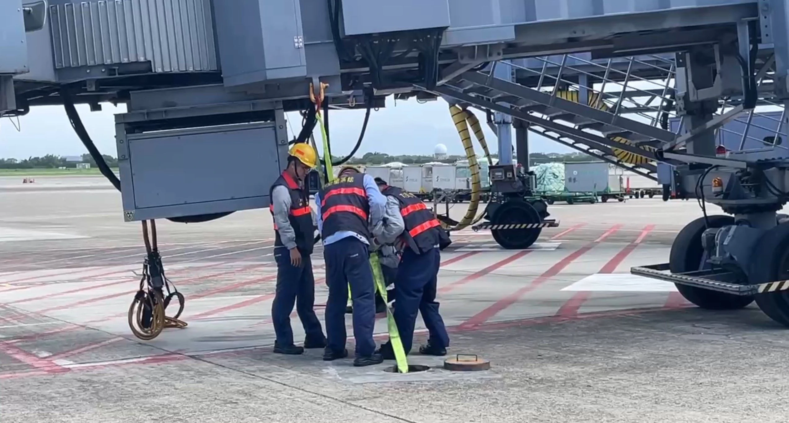 桃機綁空橋防強風損害