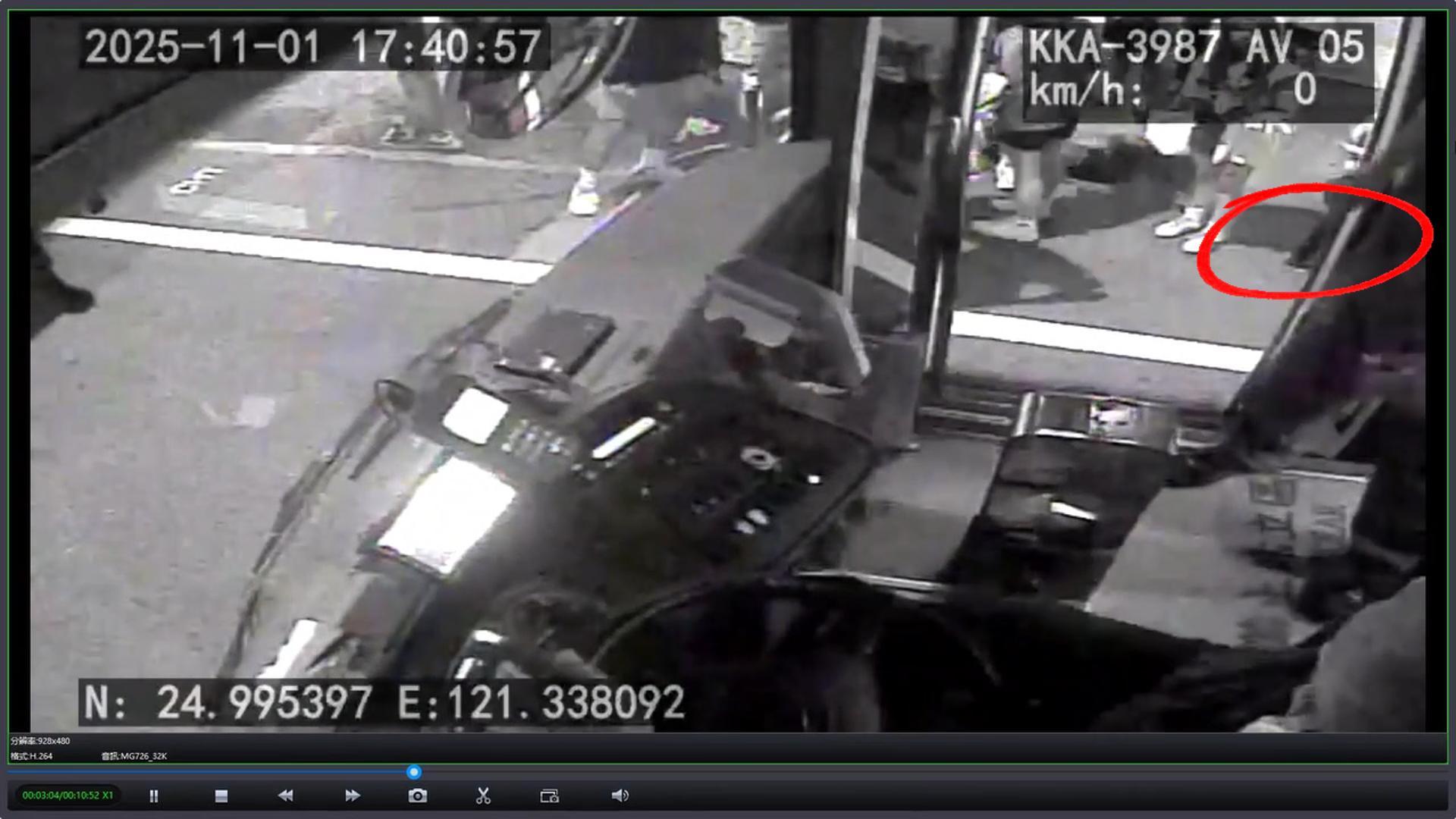 討公道？男持螺絲起子攔公車找桃客司機理論畫面曝光