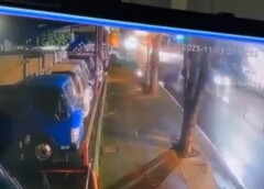 惡劣！小貨車遭毒駕車擦撞失控撞路樹斷兩截　司機受困送醫不治