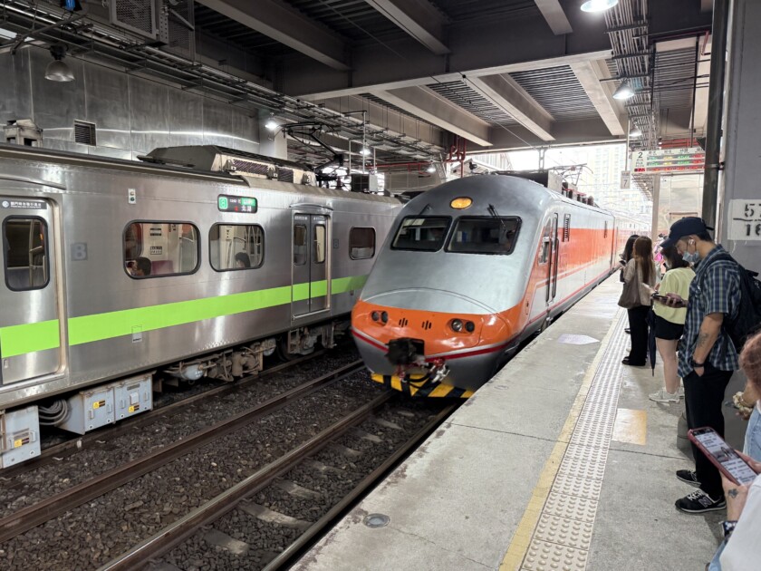 桃園敬老愛心卡搭臺鐵補助加碼