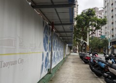 桃園工地新制6/1上路　行人終於有安全廊道可走了！（圖／桃園市建管處）