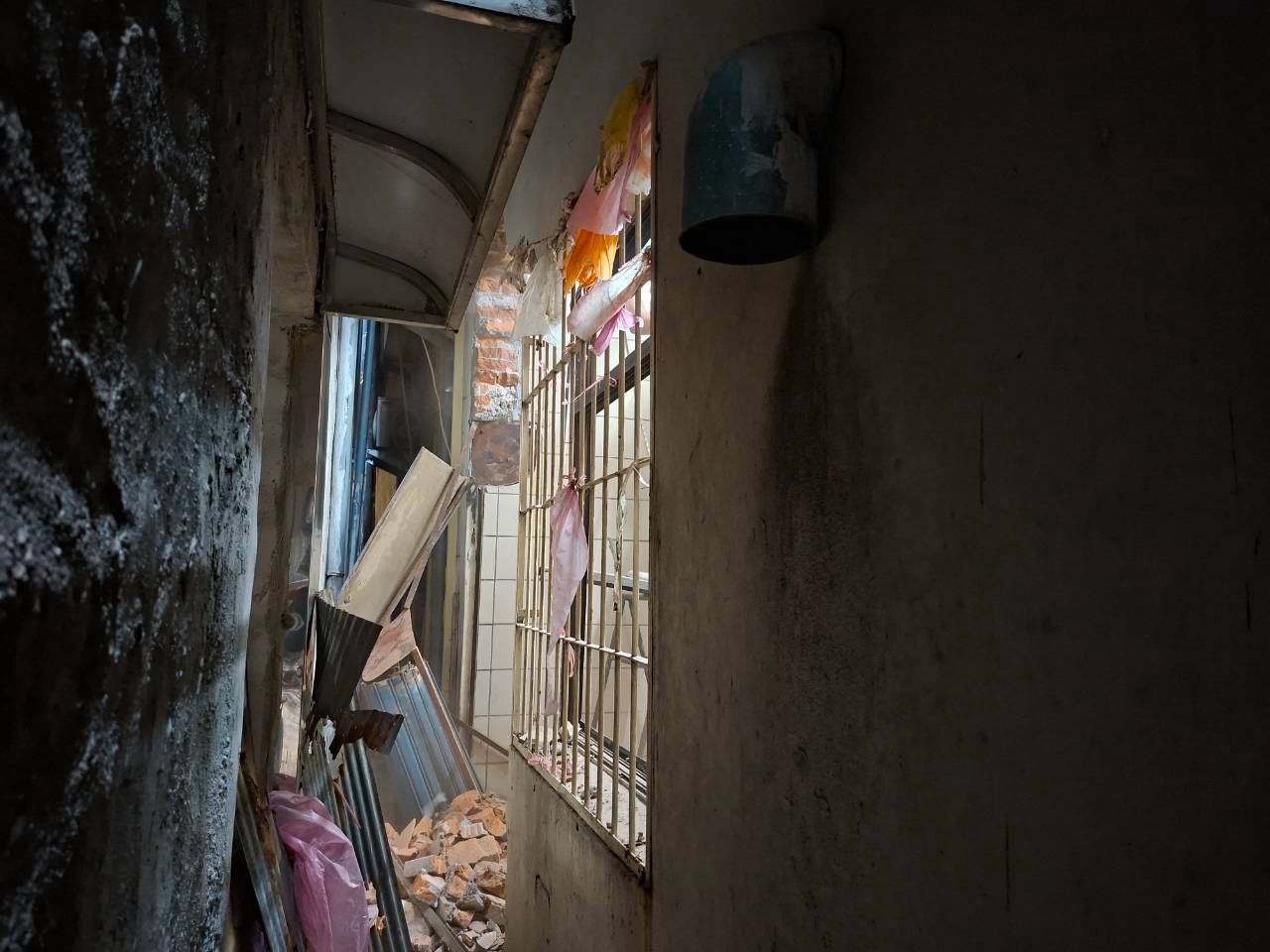後巷違建卡住污水接管 水利與工務單位聯手排除障礙（圖／記者爆料網）