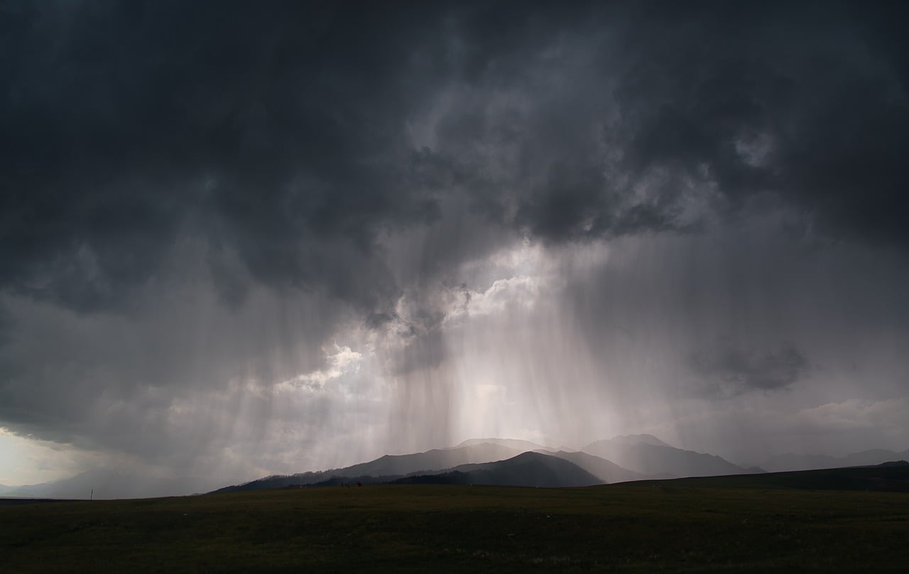 風雨達標準 台東全縣週一上班上課全面暫停（圖／Pixabay）