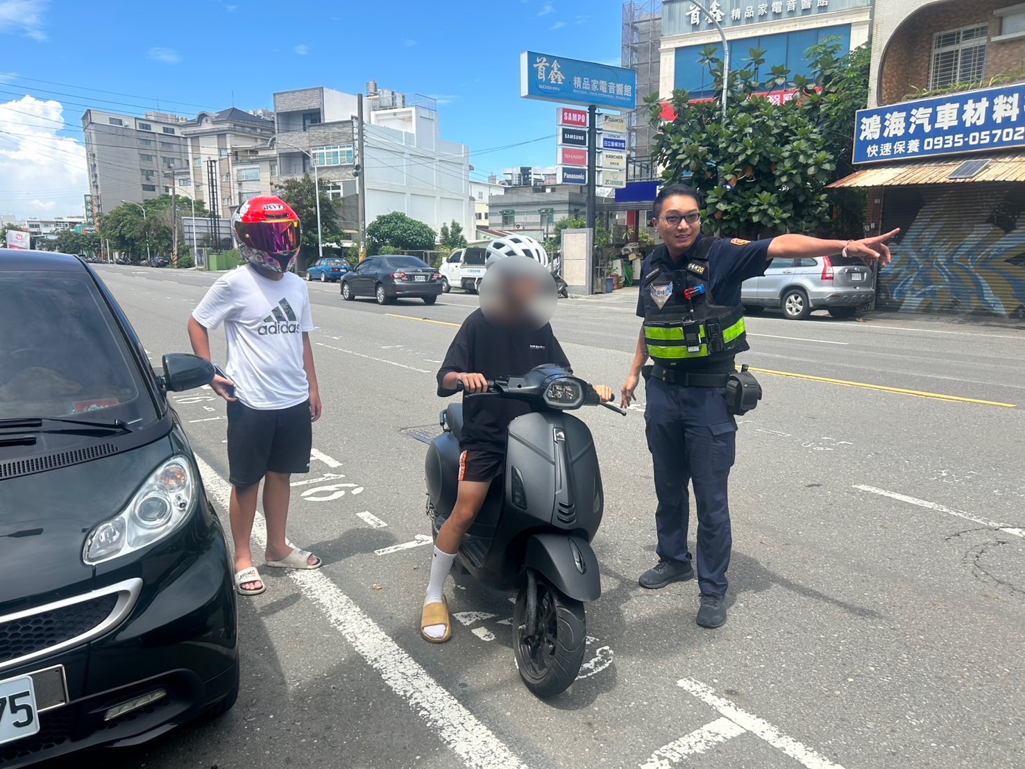 開學上路人車增　高雄警籲微電車四大規定別違反（圖／記者爆料網）