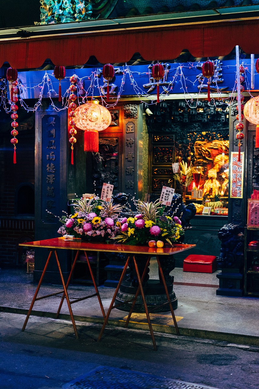 龍蝦螃蟹裝出神像 竹山大士爺祭三天登場（圖／Pixabay）